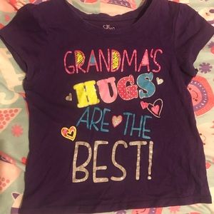 Grandmas hugs are the best T-shirt